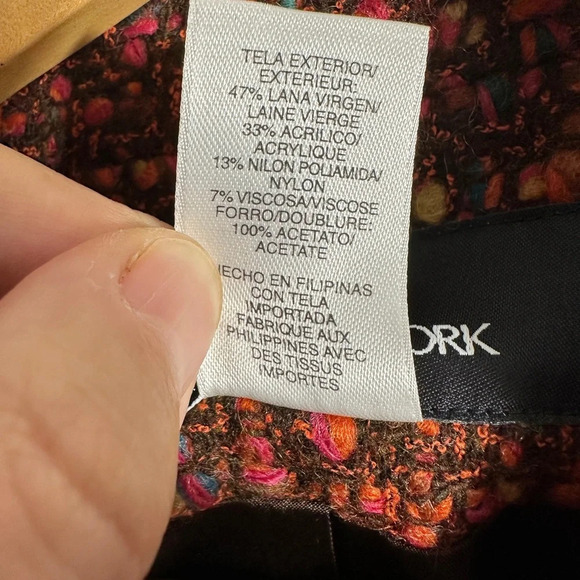 Jones New York Petite 12P cropped wool blend blazer. Tweedy material, gorgeous! - Picture 3 of 8